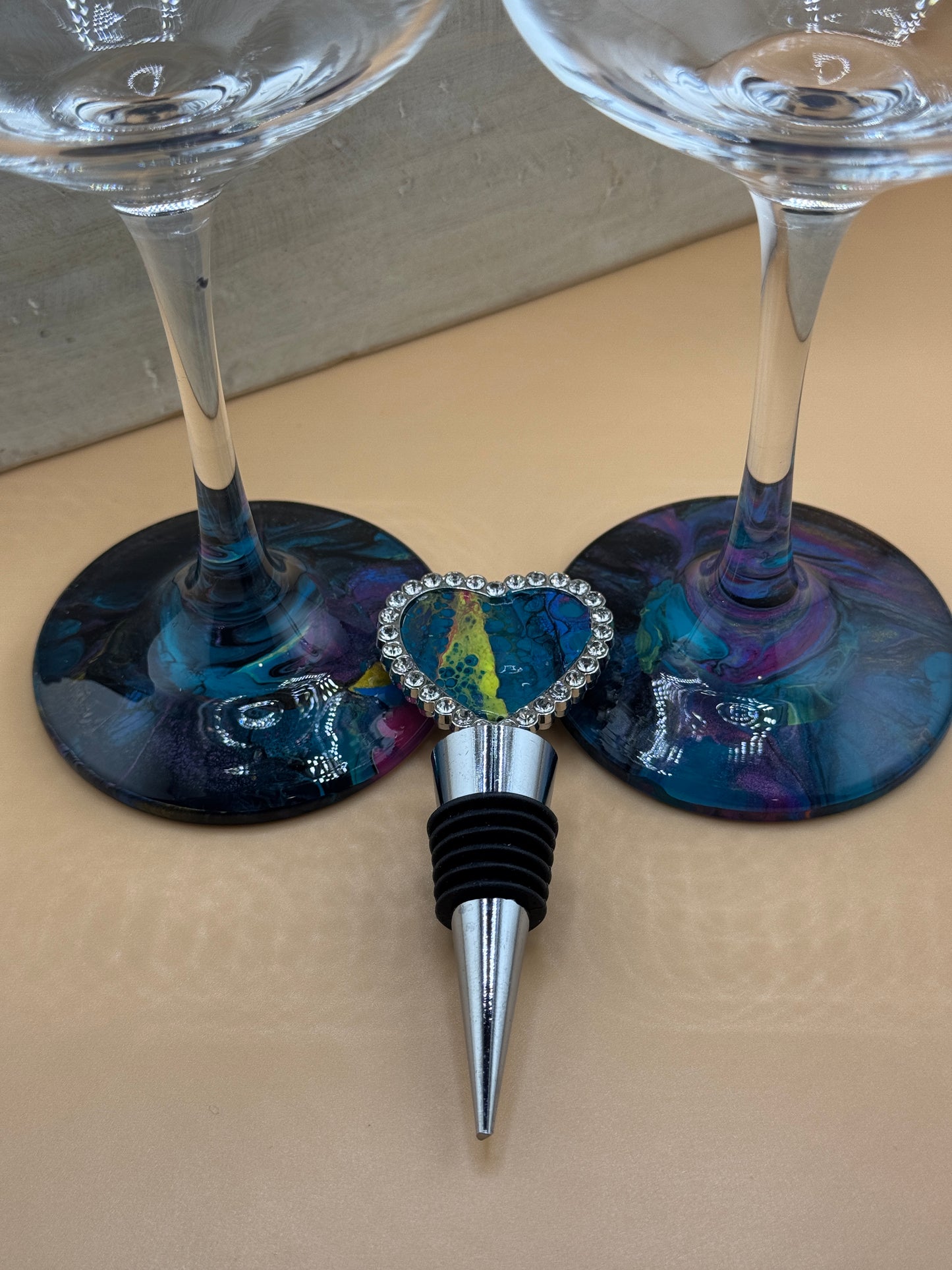 Flare Wine Glass and Wine Bottle Stopper-Multicolor