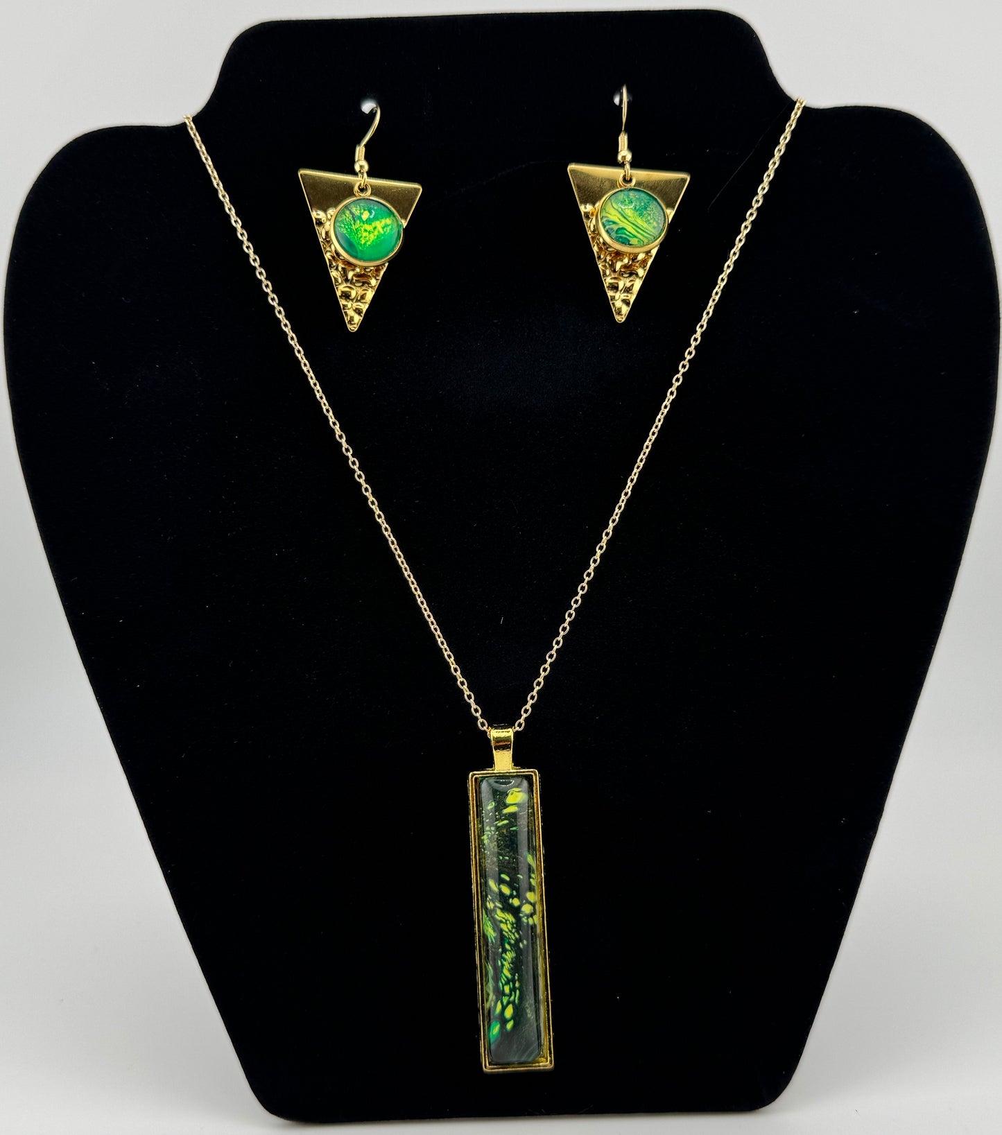 Green and Gold Slim Necklace and Earring Set